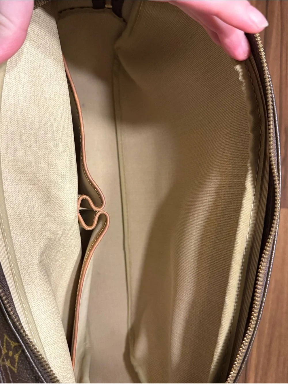 Louis Vuitton GM Reporter Bag